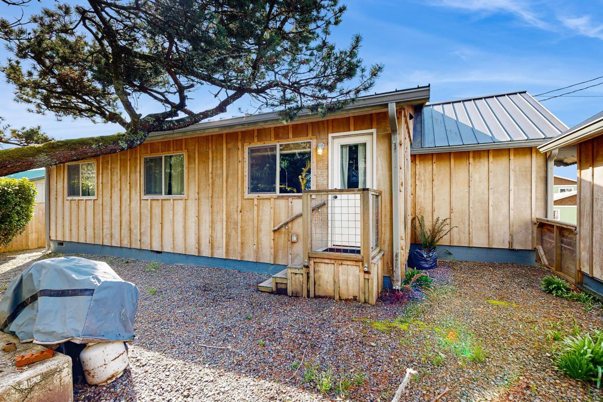 Calm Waters Villa Rockaway Beach Exterior photo