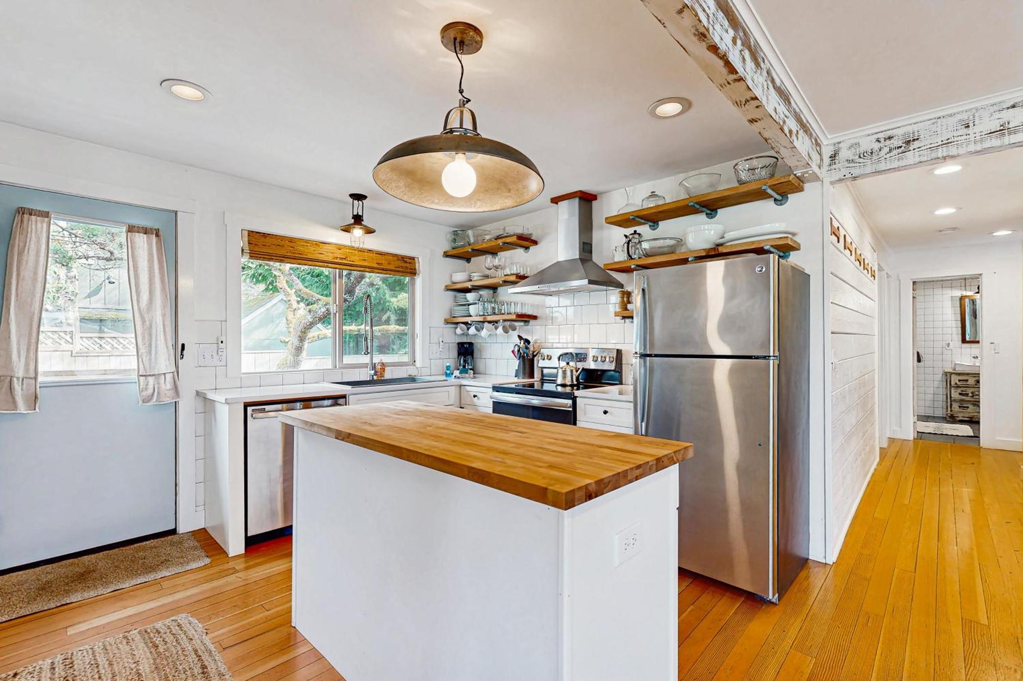 Calm Waters Villa Rockaway Beach Exterior photo